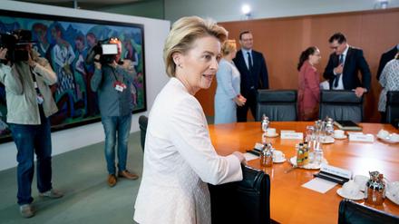 Ursula von der Leyen (CDU) nimmt an der Sitzung des Bundeskabinetts im Bundeskanzleramt teil. 