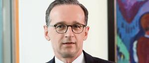 Bundesjustizminister Heiko Maas will den umstrittenen Paragrafen zügig abschaffen, die Kanzlerin erst 2018