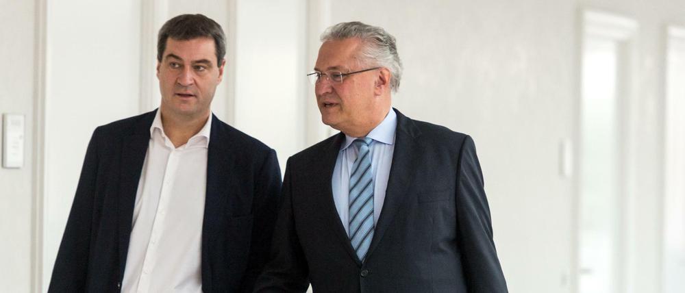 Bayerns Finanzminister Markus Söder und Innenminister Joachim Herrmann (beide CSU) fordern eine Flüchtlingsobergrenze.
