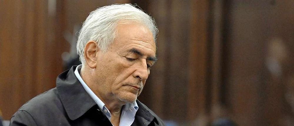 IWF-Chef Dominique Strauss-Kahn muss vorerst weiter in Haft bleiben, da Fluchtgefahr bestehe.