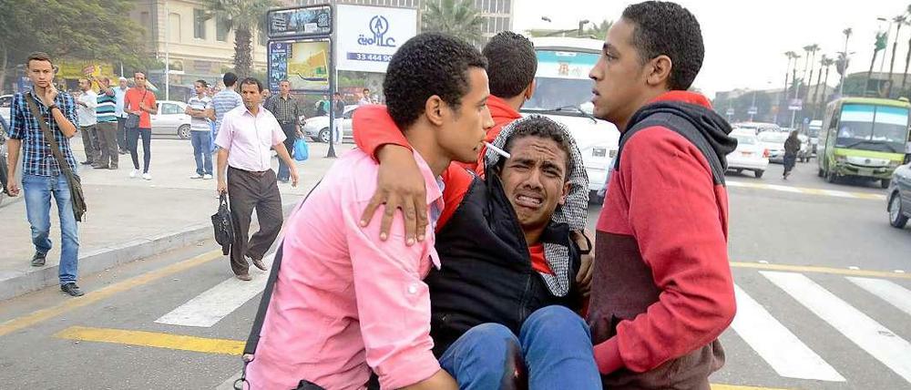 Bei einer Bombenexplosion vor einer Kairoer Uni gab es etliche Verletzte.