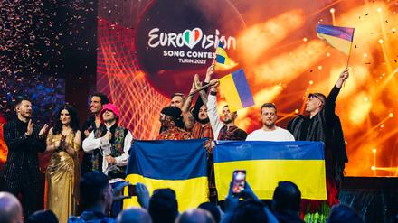 Kalush Orchestra nach ihrem Sieg beim Eurovision Song Contest in Turin.