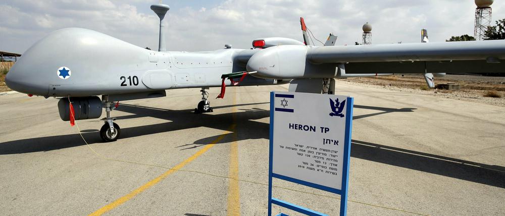 Die Bundeswehr will sie bewaffnen, die Grünen lehnen das ab: Israelische Drohne vom Typ Heron TP.