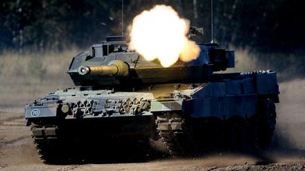 Begehrtes Exportgut: Kampfpanzer vom Typ Leopard 2 während einer Bundeswehr-Übung in Munster (Niedersachsen).