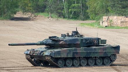 Ein Kampfpanzer vom Typ Leopard 2. 