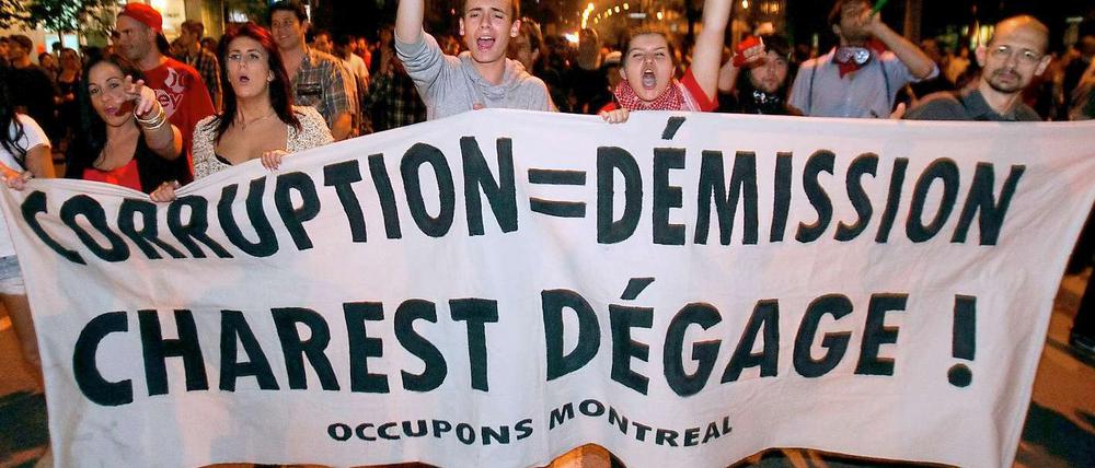 Hau ab, Charest! Studenten in Montreal protestieren gegen den Provinzchef von Quebec