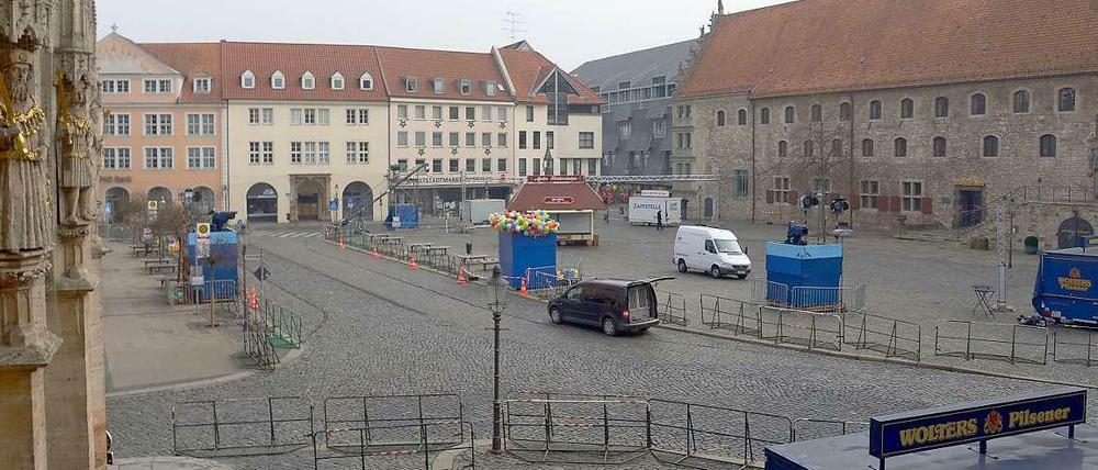 Spaßfreie Zone: Der abgesperrte Rathausplatz in Braunschweig.