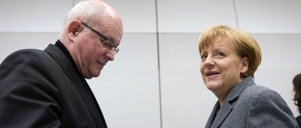 Abstimmungsbedarf: Unionsfraktionschef Volker Kauder und Kanzlerin Angela Merkel. Vor dem Koalitionsgipfel am Dienstagabend wird der Ton in der Koalition rauer.