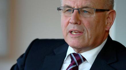 Unionsfraktionschef Volker Kauder (CDU) hat "Meinungskampf" in jungen Jahren noch ganz wörtlich erlebt.