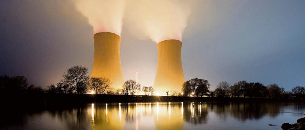 Das Kernkraftwerk Grohnde in der Gemeinde Emmerthal im Landkreis Hameln-Pyrmont (Niedersachsen). Das Atomkraftwerk (AKW) gehört zu knapp 83 Prozent dem Energiekonzern Eon.