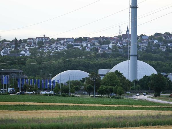 Der deutsche Atomausstieg sieht vor, dass bis zum Ende des Jahres 2022 alle Kernkraftwerke in Deutschland abgeschaltet werden, darunter Neckarwestheim 2. 