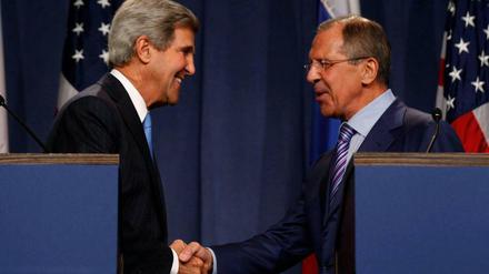US-Außenminister John Kerry (li.) und sein russischer Amtskollege Sergej Lawrow.