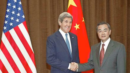US-Außenminister John Kerry trifft seinen chinesischen Kollegen Wang Yi.