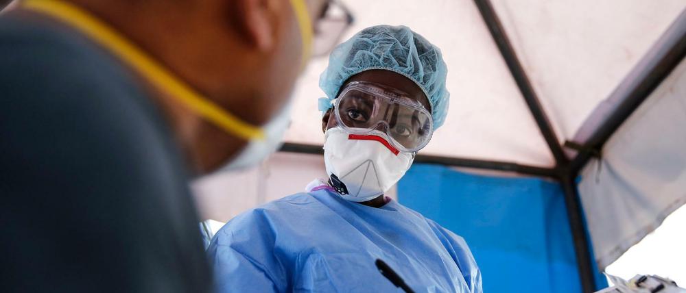 Eine Mitarbeiterin in einem medizinischen Labor in Kenias Hauptstadt Nairobi.