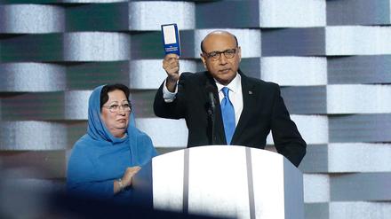 Khizr Khan sprach vergangene Woche bei Clintons Parteitag über seinen Sohn Humayun, der im Jahr 2004 als US-Soldat im Irak getötet worden war.