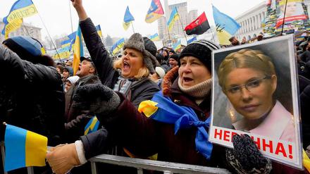 Die Proteste in der Ukraine gehen auch am Montag unvermindert weiter.