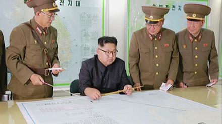 Machthaber Kim Jong Un bei einem Briefing in Pjöngjang.