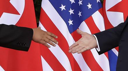Der historische Handschlag von Trump und Kim im Juni 2018 in Singapur 