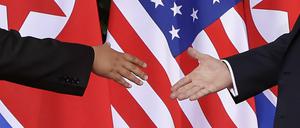 Der historische Handschlag von Trump und Kim im Juni 2018 in Singapur 