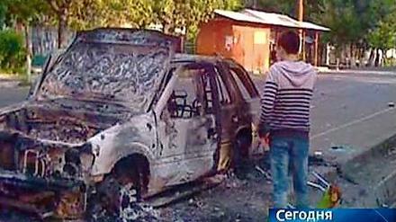 In Kirgistan brennen Autos.