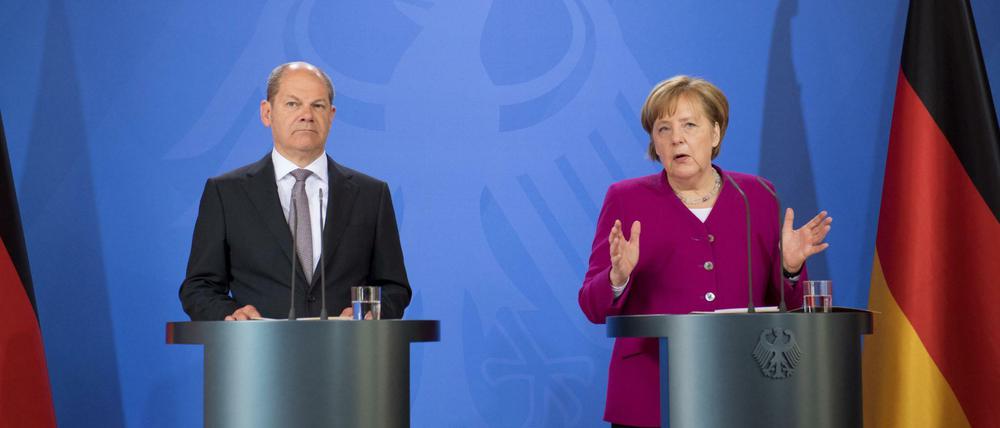 Bei der Pressekonferenz im Anschluss an die Kabinettsklausur auf Schloss Meseberg: Bundeskanzlerin Angela Merkel und Bundesfinanzminister Olaf Scholz. 