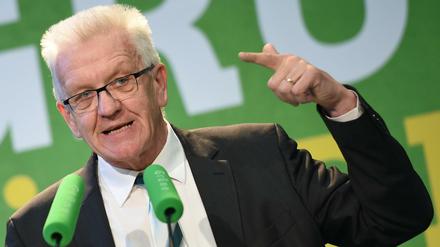 Baden-Württembergs Ministerpräsident Winfried Kretschmann (Bündnis 90/Die Grüne) stellt die Doppelspitze seiner Partei infrage.