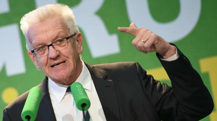 Baden-Württembergs Ministerpräsident Winfried Kretschmann (Bündnis 90/Die Grüne) spricht am 09.04.2016 in Berlin beim Kleinen Parteitag der Grünen.