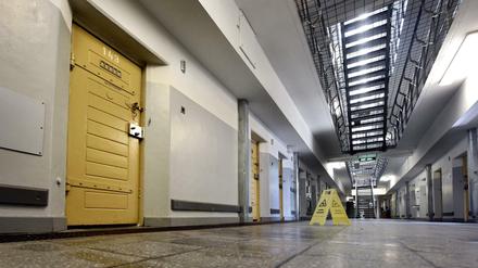 Die Tür zur Zelle 143 in der Klever Justizvollzugsanstalt, wo der Syrer starb.