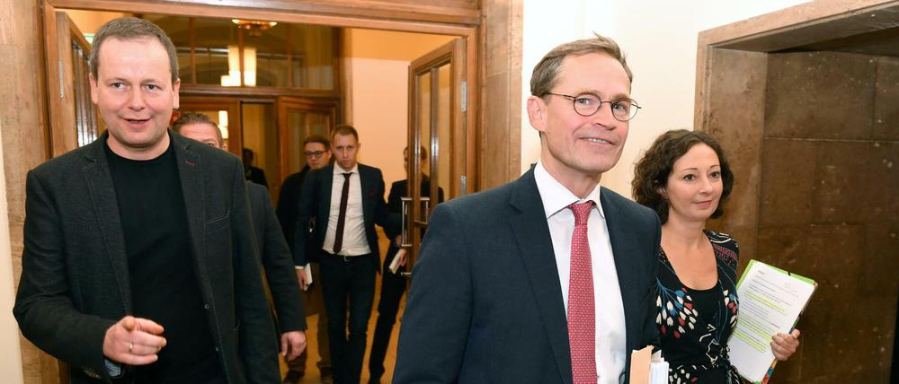 Klaus Lederer (l-r), der Regierende Bürgermeister Michael Müller und Ramona Pop nach den Koalitionsverhandlungen.