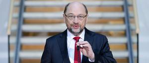 Der SPD-Parteivorsitzende Martin Schulz spricht bei den Koalitionsverhandlungen in der SPD-Parteizentrale, dem Willy-Brandt-Haus zu den Medienvertretern. 