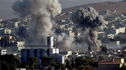 Rauchwolken über der Kurdenstadt Kobane nach einem Luftangriff der USA: