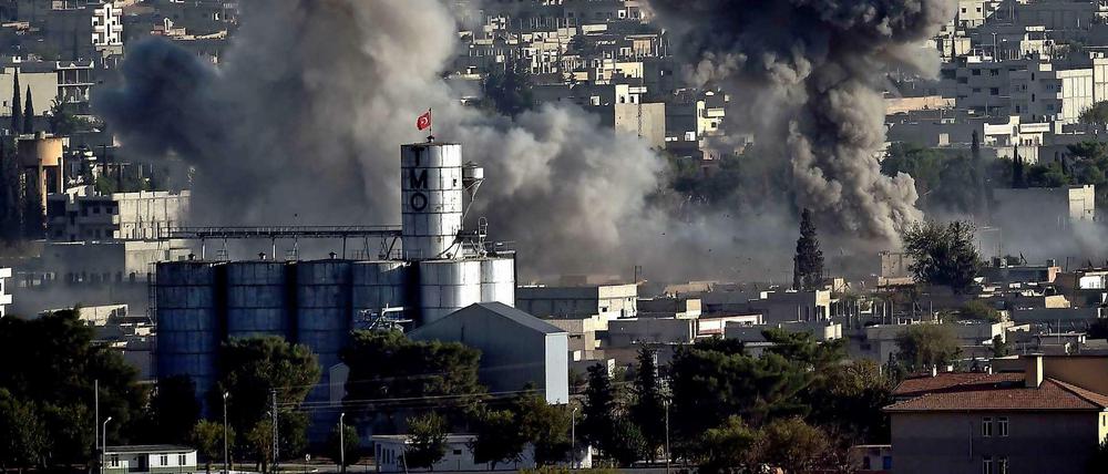 Rauchwolken über der Kurdenstadt Kobane nach einem Luftangriff der USA: