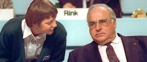Gab Talenten eine Chance. Bundeskanzler Helmut Kohl mit Angela Merkel 1991. 