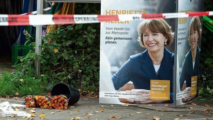 Ein Wahlplakat mit der Kölner OB-Kandidatin Henriette Reker, die am 17.1.2015 mit einem Messer niedergestochen wurde. 