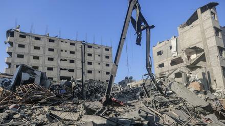 Die Überreste des Gebäudes des Fernsehsenders Al-Aksa in Gaza-Stadt nach einem israelischen Luftangriff.