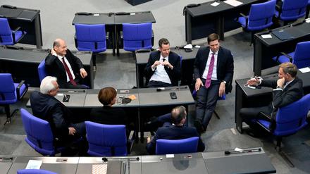 Informelle Ampelberatungen im Bundestag, unter anderem mit Olaf Scholz und Christian Lindner. 
