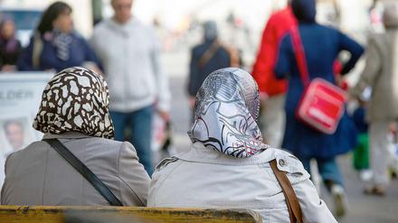 Signalwirkung erhofft. Nach den Erfahrungen des Türkischen Bundes werden Kopftuchträgerinnen häufig diskriminiert – auch am Arbeitsplatz. 