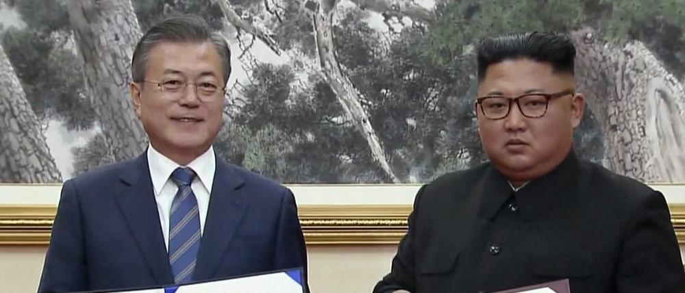 Vereinbarungen getroffen: Südkoreas Präsident Moon Jae In (links) und Nordkoreas Machthaber Kim Jong Un