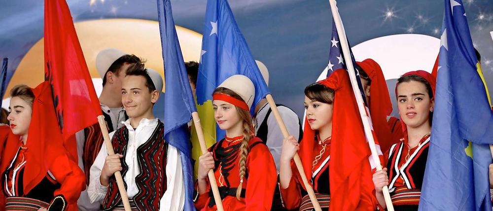 Kinder auf der Feier zum fünften Jahrestag der Unabhängigkeit des Kosovos.