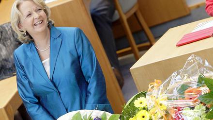 Blumen zur Wiederwahl - Hannelore Kraft (SPD) freut sich.