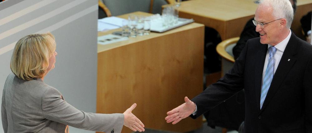Am diesem Donnerstag treffen sich Nordrhein-Westfalens Ministerpräsident Jürgen Rüttgers und die SPD-Landesvorsitzende Hannelore Kraft zu einem ersten Sondierungsgespräch über die Bildung einer Großen Koalition. Ob sie sich handelseinig werden, wird sich erst noch erweisen müssen.