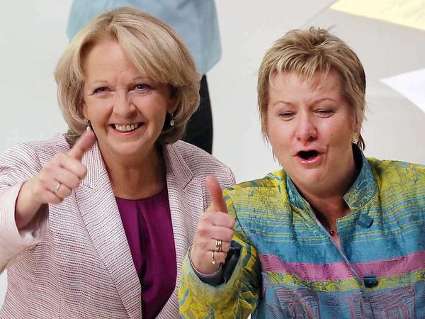 NRW-Ministerpräsidentin Hannelore Kraft (l) und die Spitzenkandidatin von Bündnis 90/Die Grünen, Sylvia Löhrmann.