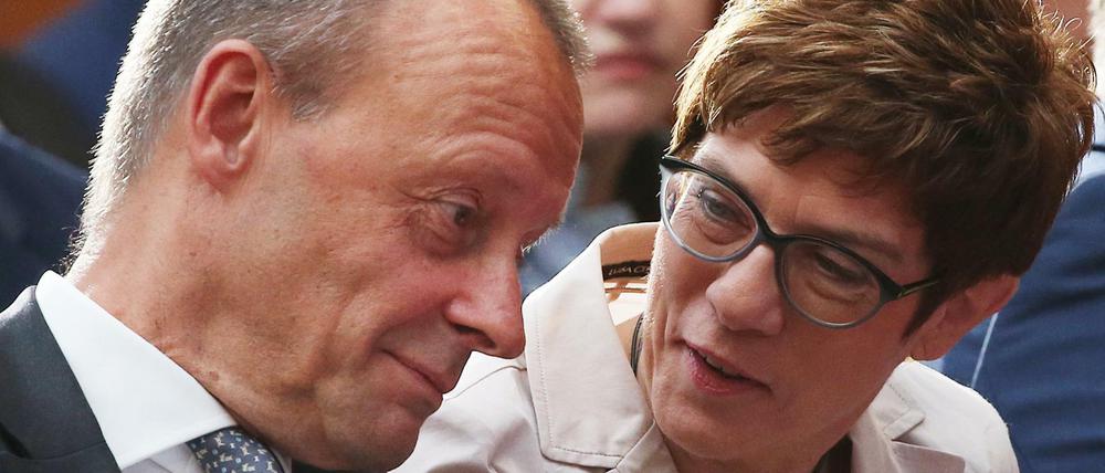 Waffenstillstand zwischen Friedrich Merz CDU-Parteichefin Annegret Kramp-Karrenbauer und ihrem Rivalen Friedrich Merz.