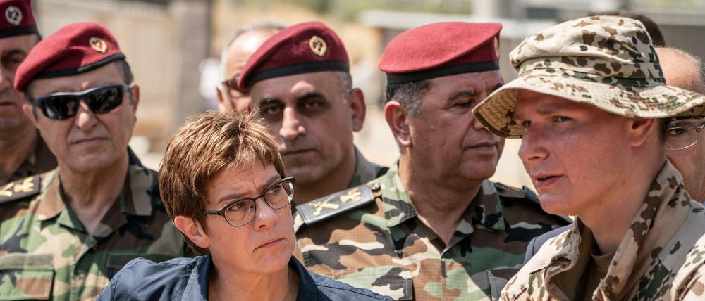Annegret Kramp-Karrenbauer bei einem Besuch deutscher Soldaten im Irak.