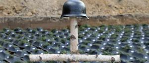 Soldatenfriedhöfe seien eine Versöhnungsgeste der ehemaligen Kriegsgegner, erklärt der Volksbund für Kriegsgräberfürsorge.