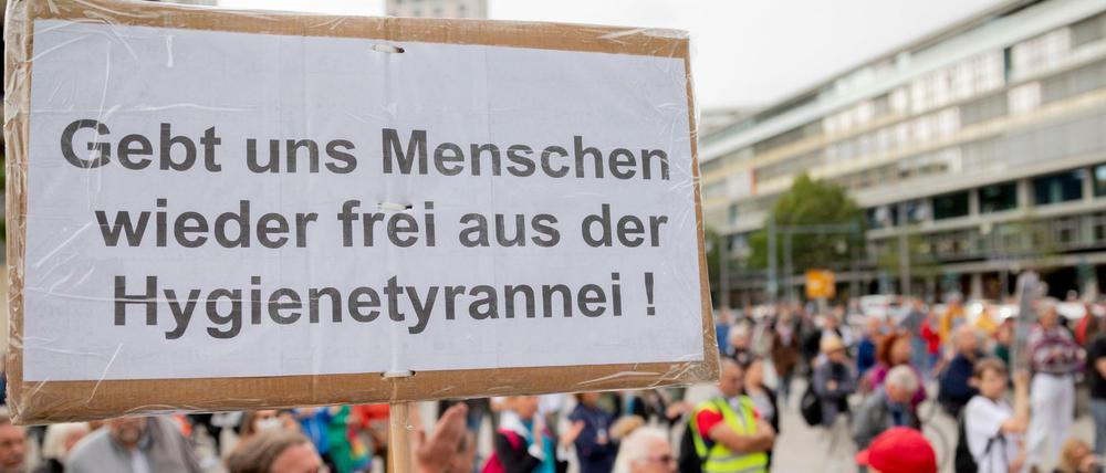 Die Kundgebung mit dem Motto "Berlin lädt Europa ein" soll der Auftakt für die Anti-Corona-Demo. 