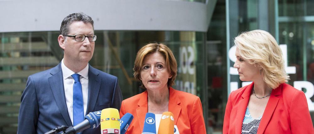 Die kommissarischen SPD-Parteivorsitzenden Thorsten Schäfer-Gümbel, Malu Dreyer und Manuela Schwesig. 
