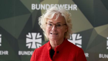 Christine Lambrecht (SPD), Verteidigungsministerin, beim Besuch des Bundeswehrzentralkrankenhaus in Koblenz.