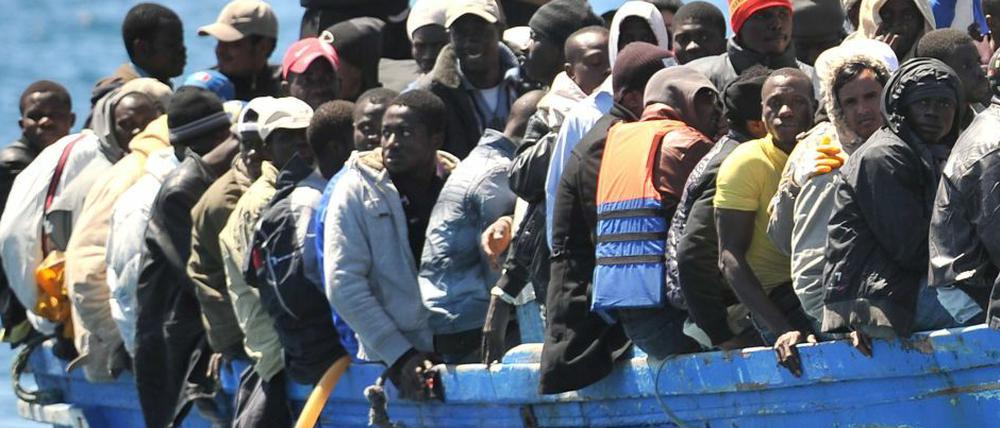 Flüchtlingsboot vor der Küste von Lampedusa. 