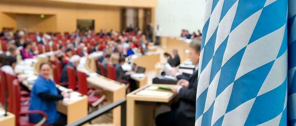 79 Abgeordnete des bayerischen Landtages haben nach dem Jahr 2000 noch Angehörige beschäftigt.